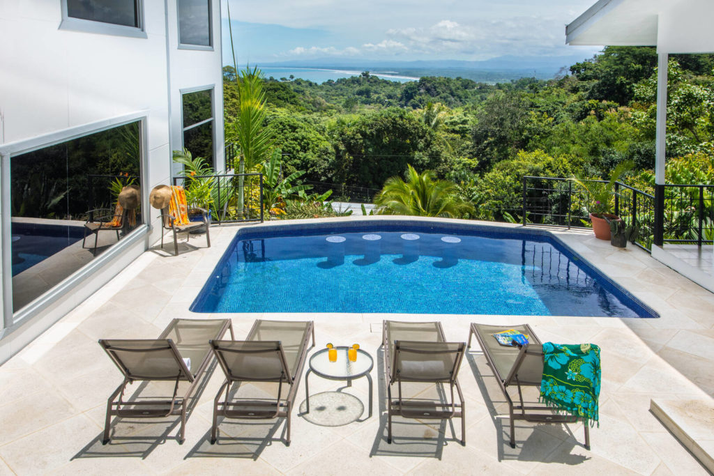 luxury-vacation-rentals-manuel-antonio-jungle-sunset-views