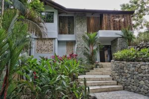 The-Tree-House-Manuel-Antonio-Costa-Rica-Front-Entrance