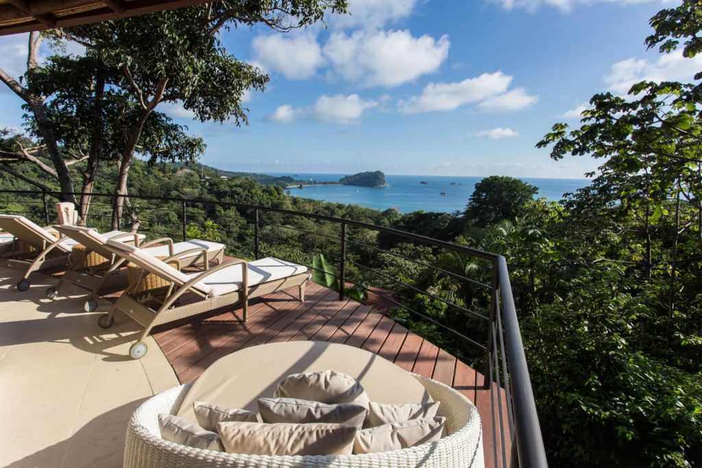 This stunning balcony reaches out over the rainforest canopy with perfect views of the Manuel Antonio coastline.