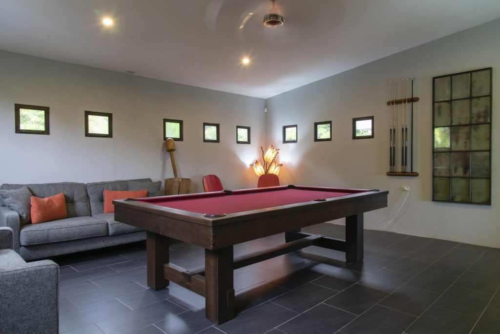 The games room has a sitting area and an awesome pool table to enjoy on your Manuel Antonio vacation. 