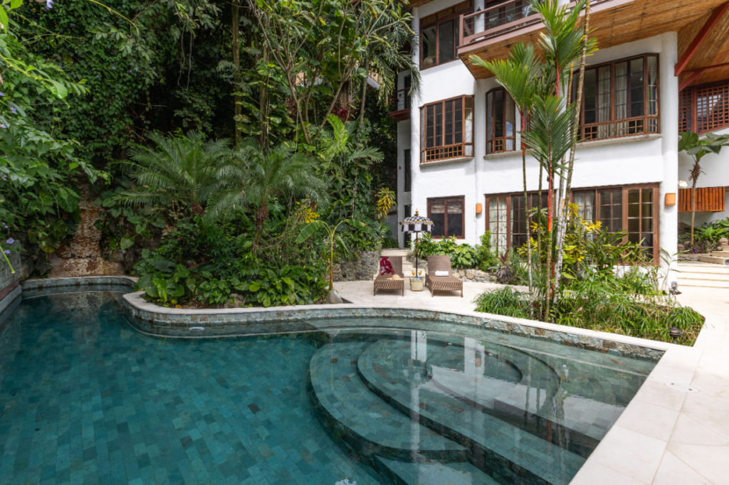 Find peace in the serene pool lounge, surrounded by the beauty of the rainforest.
