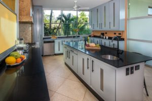 delux_kitchen_with_view
