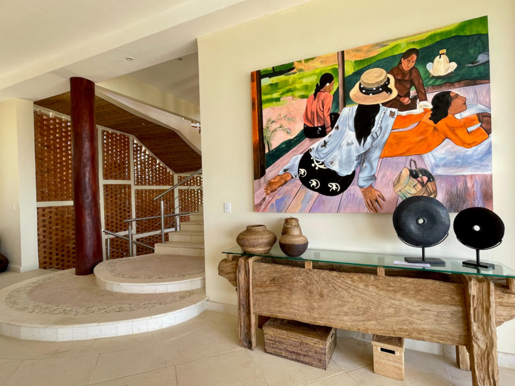 Everywhere around this special vacation home you'll find original spaces with unique design and art features.