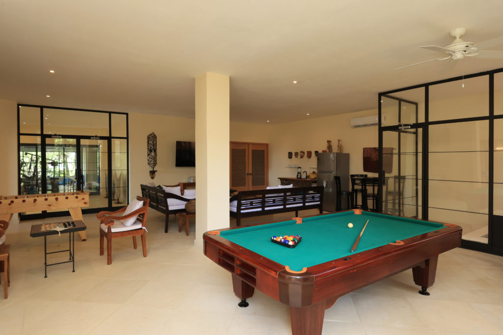 Our ample, fully equipped entertaining space features a regulation-size pool table and foosball. Complemented by comfortable seating and amenities for snacks.